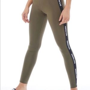 NWOT IVY PARK Leggings